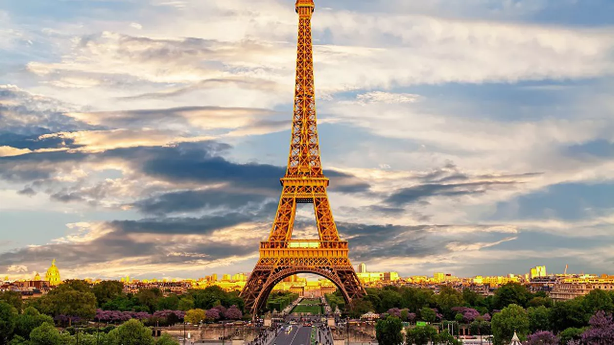 Turnul Eiffel EVACUAT după emiterea unei alerte de securitate (VIDEO)