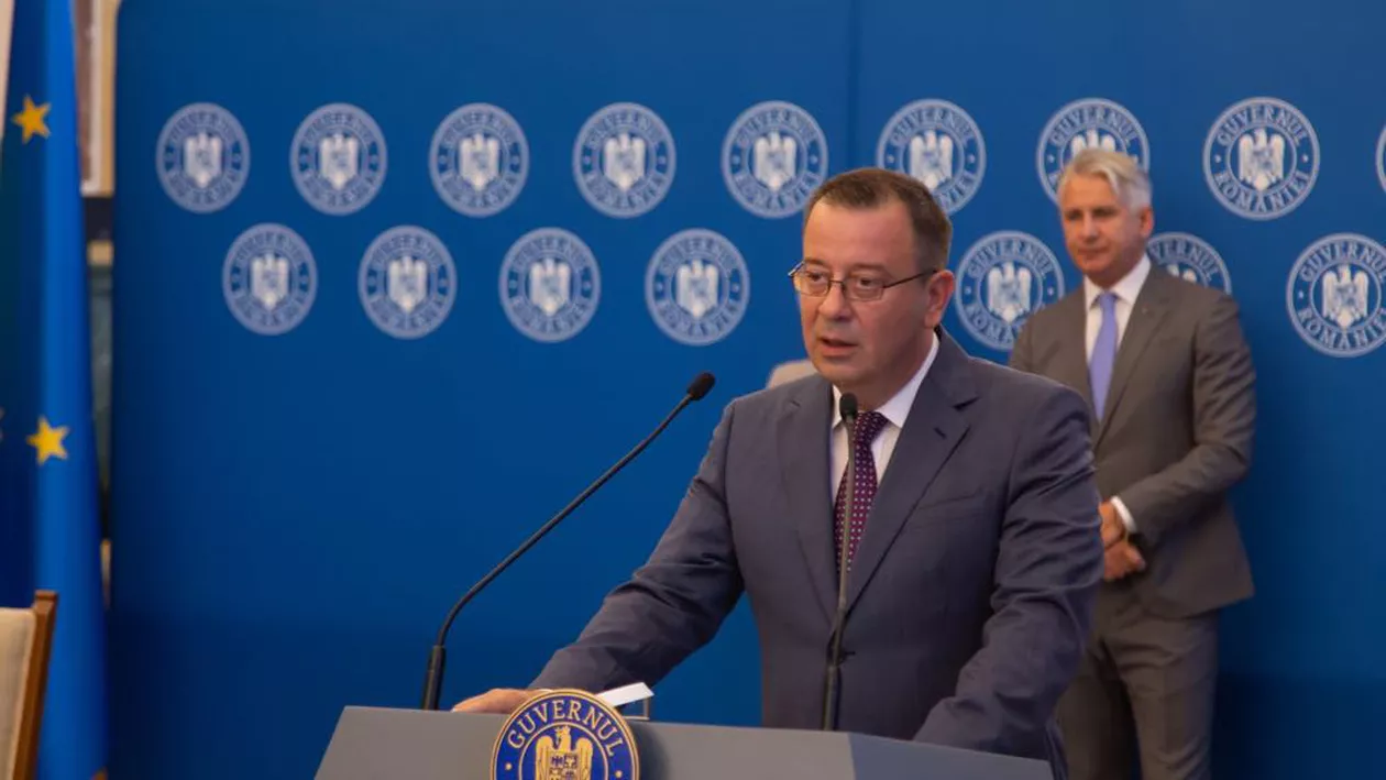 Contractul de finanțare pentru proiectul 'Facilitarea inserției pe piața muncii a persoanelor cu dizabilități' a fost semnat de Adrian-Vlad Chiotan, președinte ALDE Sector 4, și ministrul Eugen Teodorovici