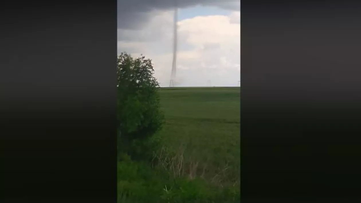 ALERTĂ: O nouă TORNADĂ a lovit România! Zonele în care a făcut RAVAGII (FOTO, VIDEO)
