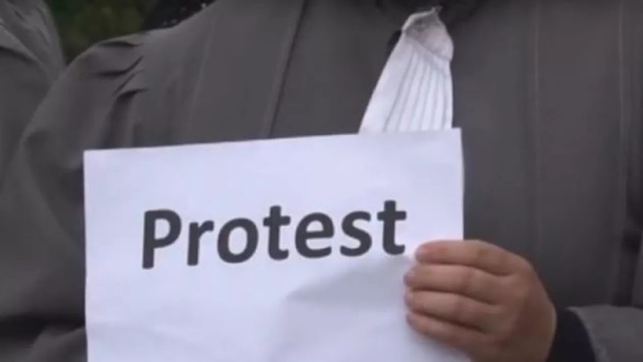 Grefierii se REVOLTĂ după ce o colegă de-ale lor s-a sinucis. ''Suntem cu toții vinovați de aceste tragedii, pentru că tolerăm abuzurile, hărțuirile și presiunea la care suntem supuși''