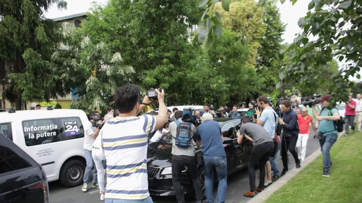 Liviu Dragnea, așteptat de PROTESTATARI la Penitenciarul Rahova (VIDEO)