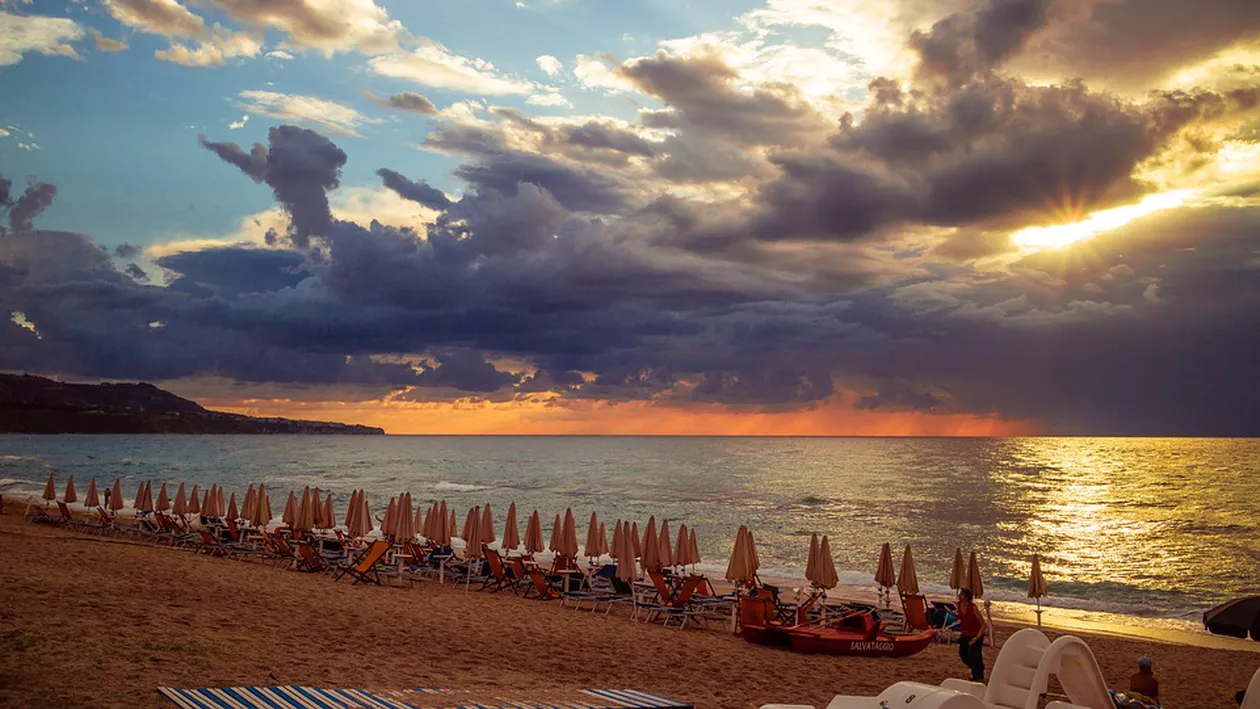 Atenționare de călătorie pentru românii care vor să călătorească în ITALIA: Peninsula este sub cod ROȘU de precipitații și furtuni