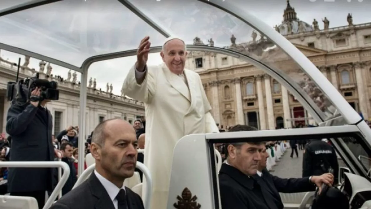Cu ce mașină se va deplasa Papa Francisc în România? Restricții de circulație