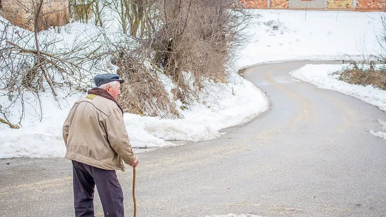 Vârsta de pensionare, schimbată oficial: Românii încep să ia cu asalt Casele de pensii! De ce documente ai nevoie