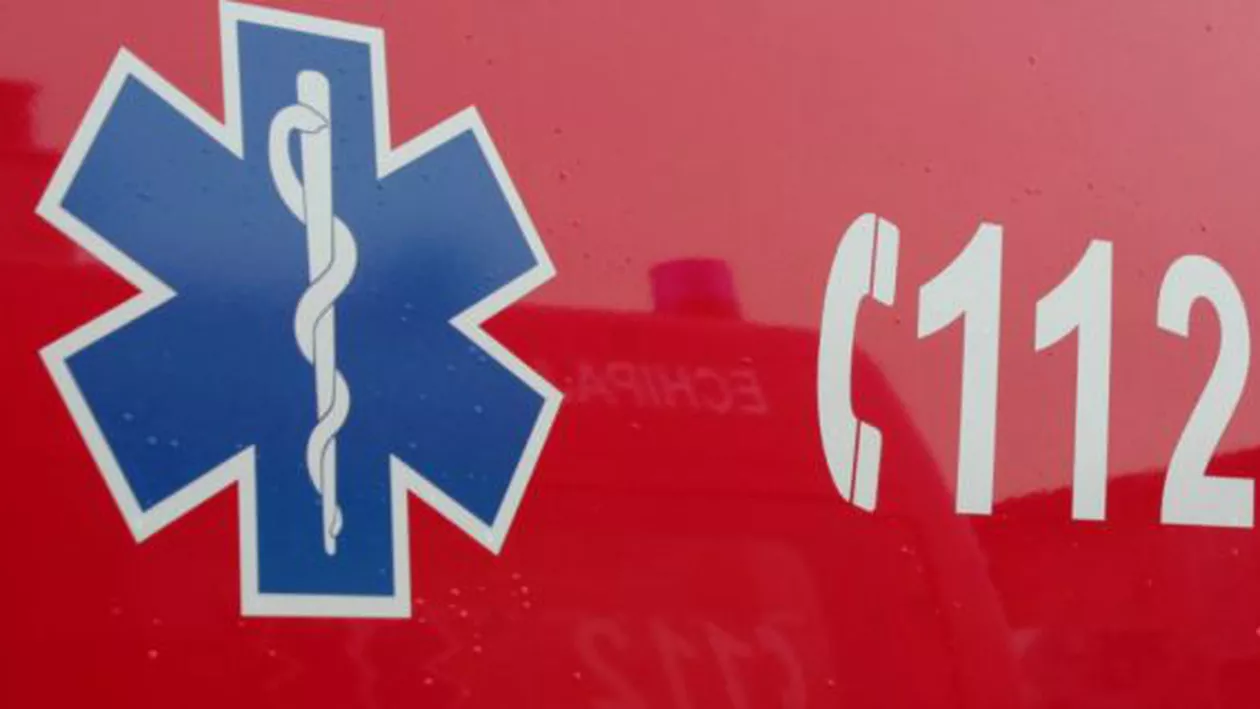 Elev din Alba, la un pas de TRAGEDIE: O bucată de TENCUIALĂ de la intrarea în școală s-a PRĂBUȘIT peste el