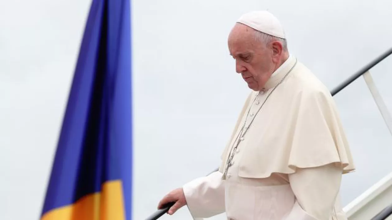 Papa Francisc, vizită la comunitatea de romi din Blaj: Suveranul Pontif, așteptat cu emoție de oameni (VIDEO)