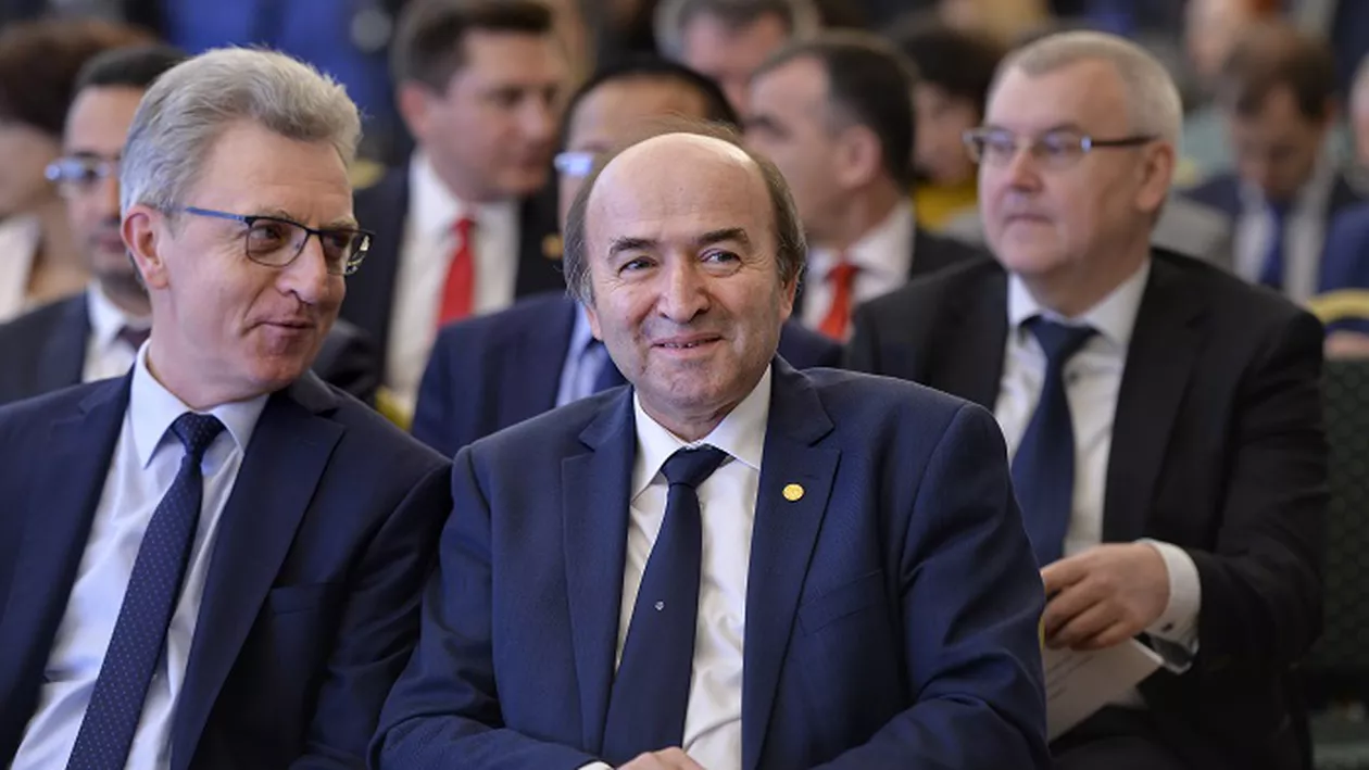 Studenții din Iași, proteste împotriva lui Tudorel Toader: ”Trebuie să îşi dea urgent demisia din funcţia de rector al universităţii”