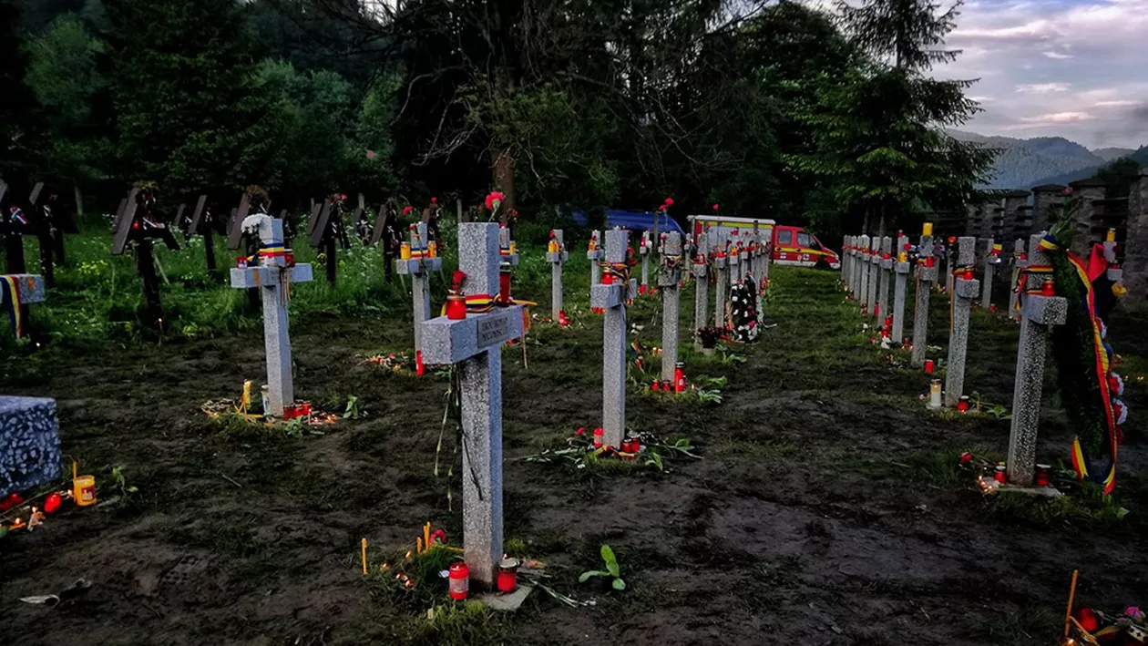 Momentul în care românii intră în Cimitirul Valea Uzului și rup poarta, filmat de maghiari (VIDEO)