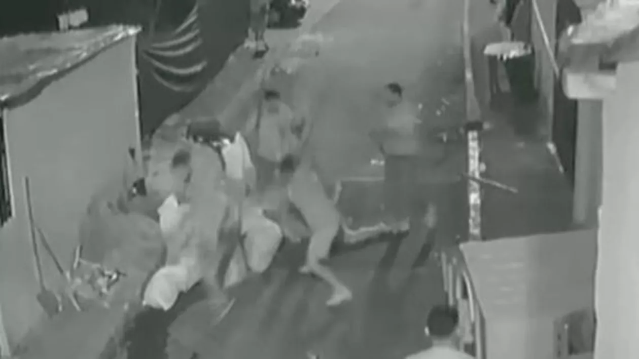 Vestul Sălbatic s-a mutat în Bucureşti: Atac cu săbii şi topoare în centrul Capitalei (VIDEO)