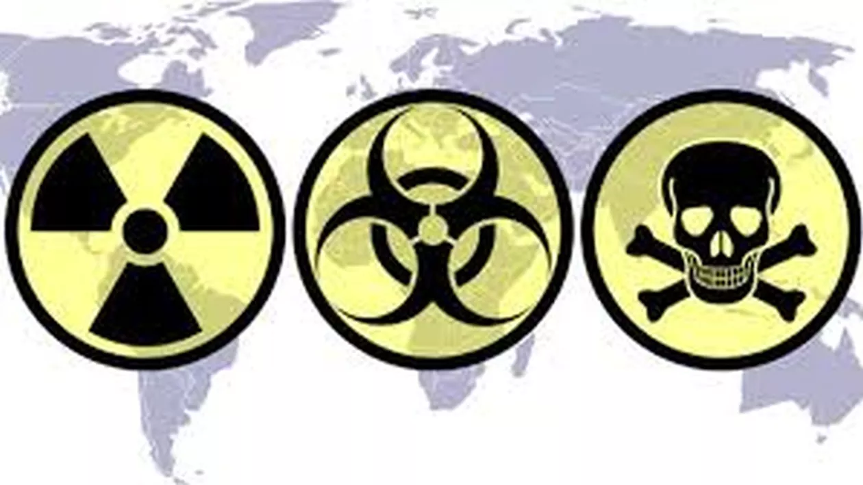 Studiu HALUCINANT: Oamenii înghit cinci grame de PLASTIC săptămânal, echivalentul unui card bancar! 