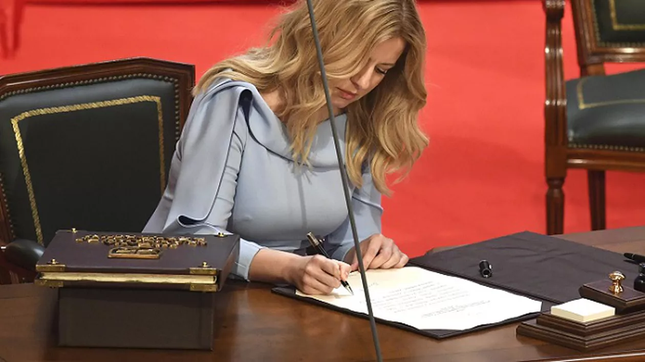 Zuzana Caputova a devenit oficial prima femeie președinte din istoria Slovaciei: ”Eu nu mă aflu aici pentru a conduce, ci pentru a servi cetăţenii şi locuitorii” (VIDEO)