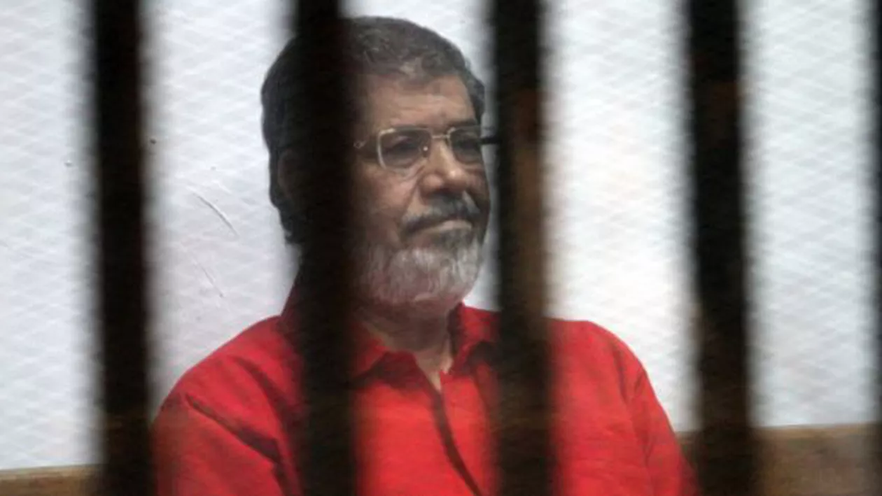 Fostul preşedinte egiptean Mohamed Mursi a murit chiar în sala de judecată: Acesta se afla în arest din 2013 de când a fost înlăturat de la putere