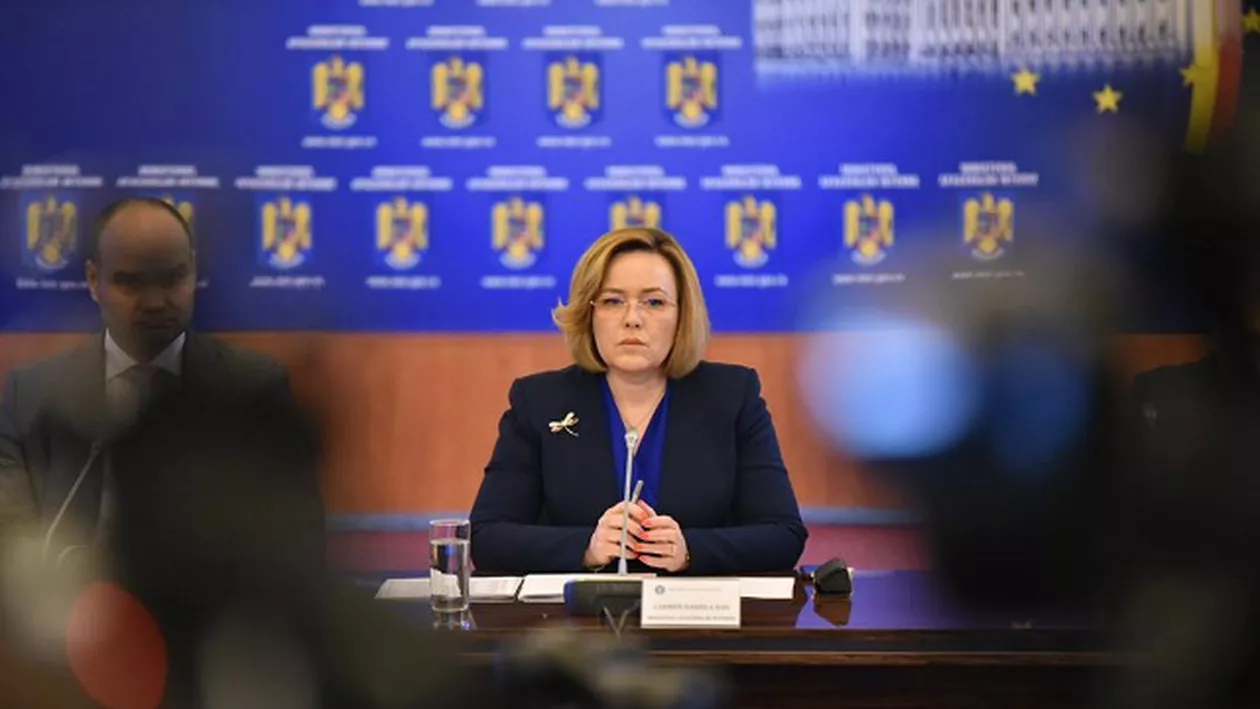 Deputat PNL: Carmen Dan vrea modificarea atribuţiilor Poliţiei, chiar în timpul dezbaterii moţiunii de cenzură, pentru a face mai facilă conducerea la secţie a protestatarilor