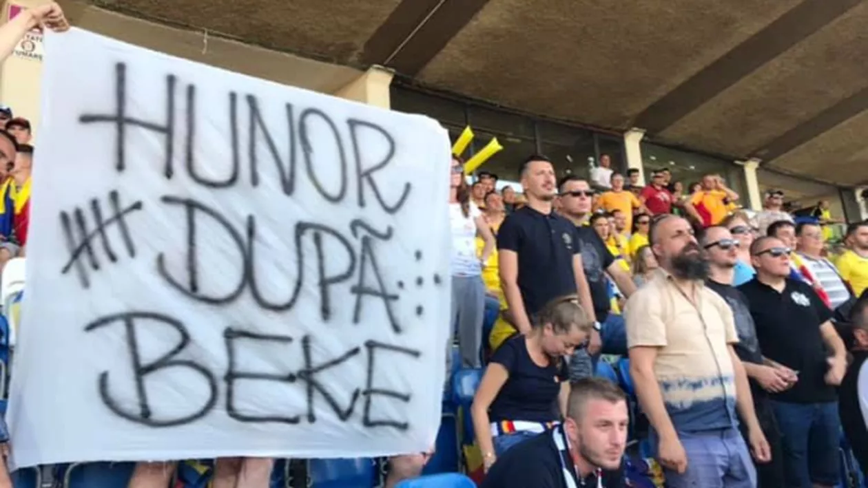 Suporterii români, mesaj special pentru liderul UDMR, la meciul cu Croația: 'Hunor după Beke' (FOTO)