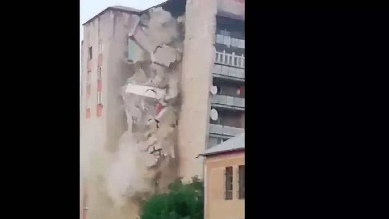 Dezastru în localitatea moldovenească Otaci: Un bloc de nouă etaje s-a prăbuşit (VIDEO)