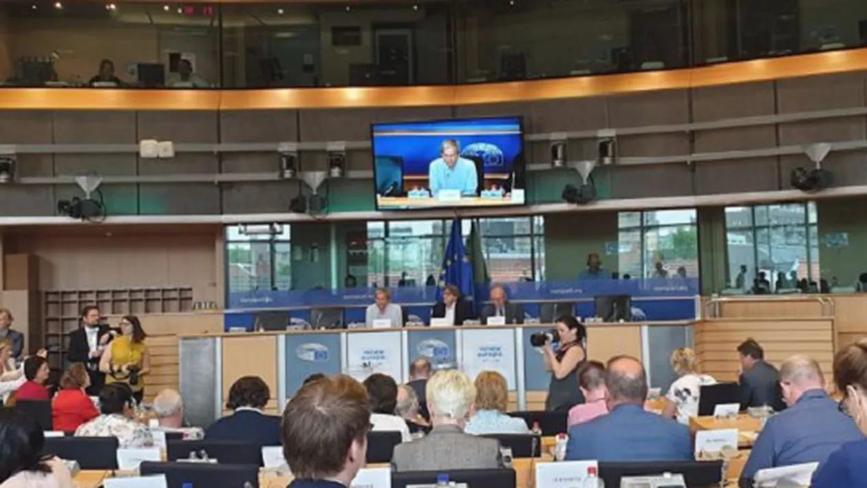 Corespondenta RFI la Bruxelles, despre reacția eurodeputaților români din noul grup Renew Europe: ”Unul din ei mă tot curta in campanie, acum trece pe lângă mine foarte înțepat”