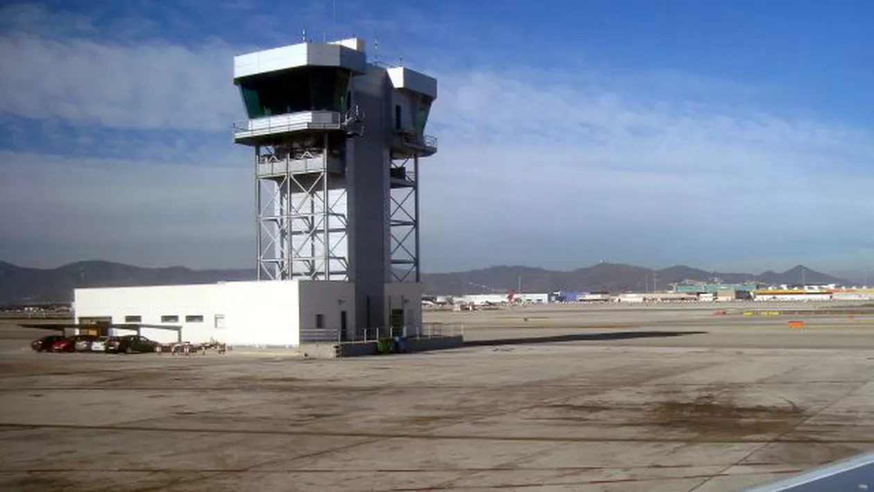 Turiști români, blocați pe aeroportul din Barcelona: Probleme tehnice la o aeronavă 