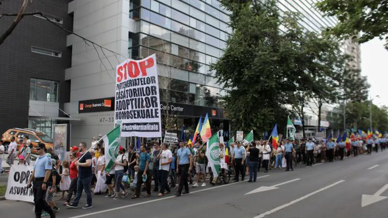 Marș pentru familia tradițională în Capitală: Manifestanții au cerut interzicerea parteneriatelor între persoanele de același sex