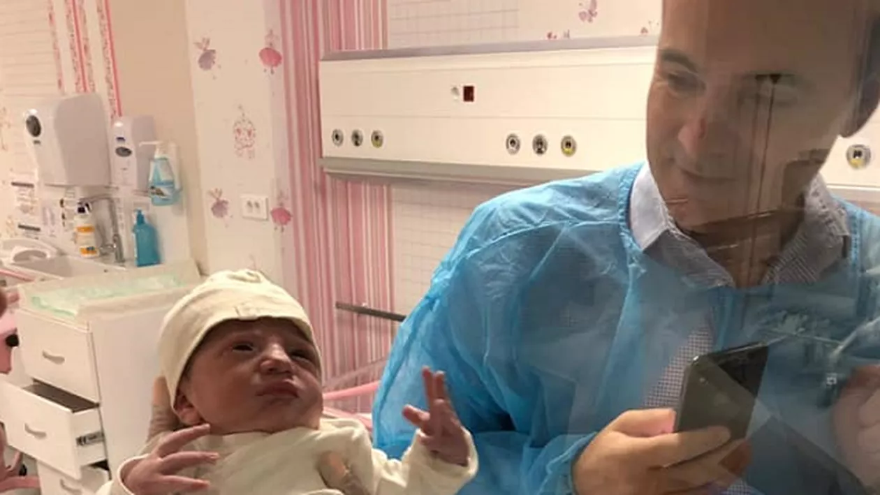 Soţia lui Rareş Bogdan a născut o fetiță. Primele imagini cu micuța (FOTO)