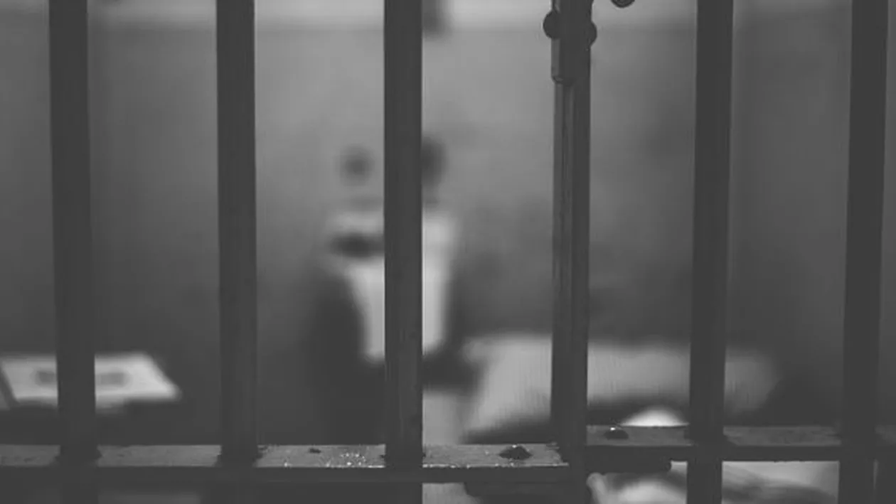 S-A SPÂNZURAT ÎN ÎNCHISOARE! Vestea a căzut ca un trăsnet. Posibil ASASINAT