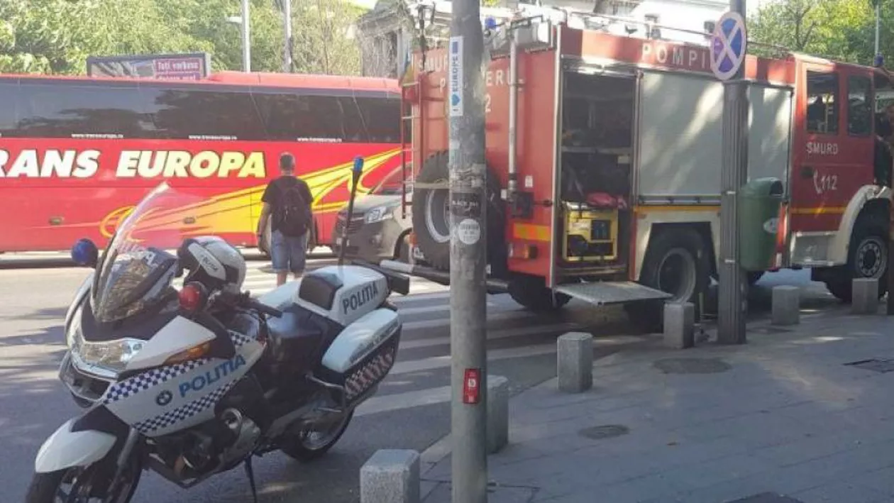 Alertă în București! Un bărbat amenință că se aruncă de pe fostul Casino Victoria