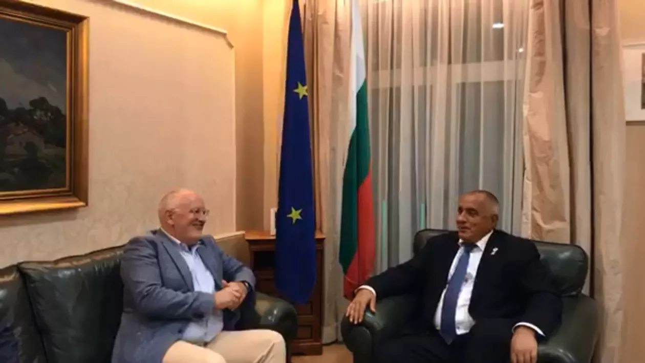 Frans Timmermans negociază cu premierul Bulgariei, în căutarea de sprijin pentru candidatura sa la șefia Comisiei Europene! Socialistul, nemulțumit că discuția e înregistrată (VIDEO)