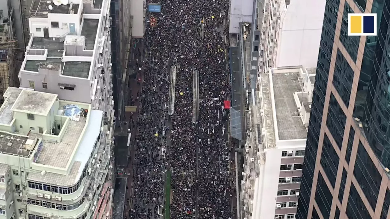 China condamnă protestele violente din Hong Kong și le cataloghează drept „provocare fățișă”