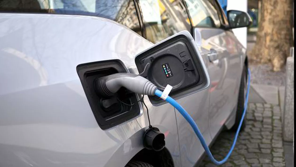 Undă VERDE de la SENAT: Instituţiile publice, obligate să achiziţioneze minimum 10% maşini electrice sau hibride