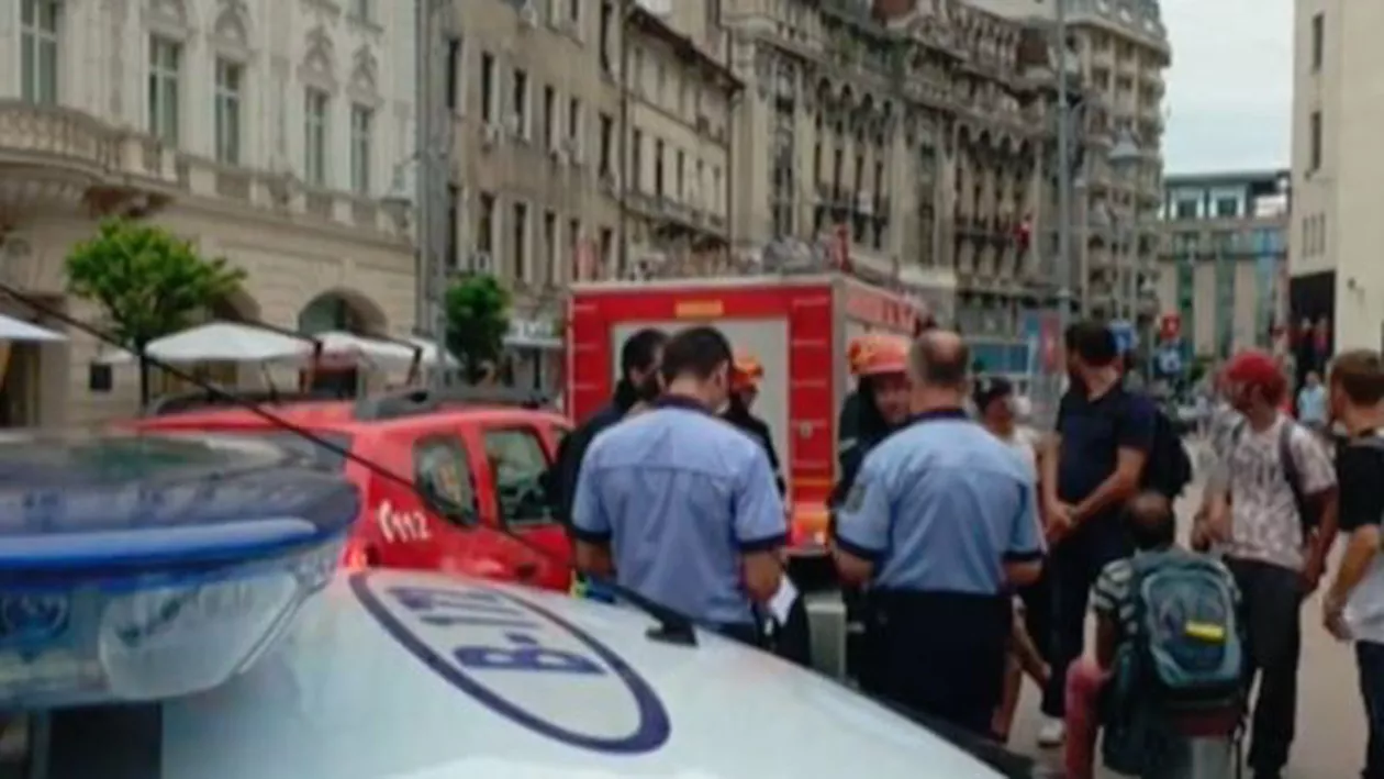 Incident amuzant pe Calea Victoriei: Mai mulţi acrobaţi francezi care se pregăteau să escaladeze un hotel, opriţi de poliţiştii care credeau că se sinucid (VIDEO)