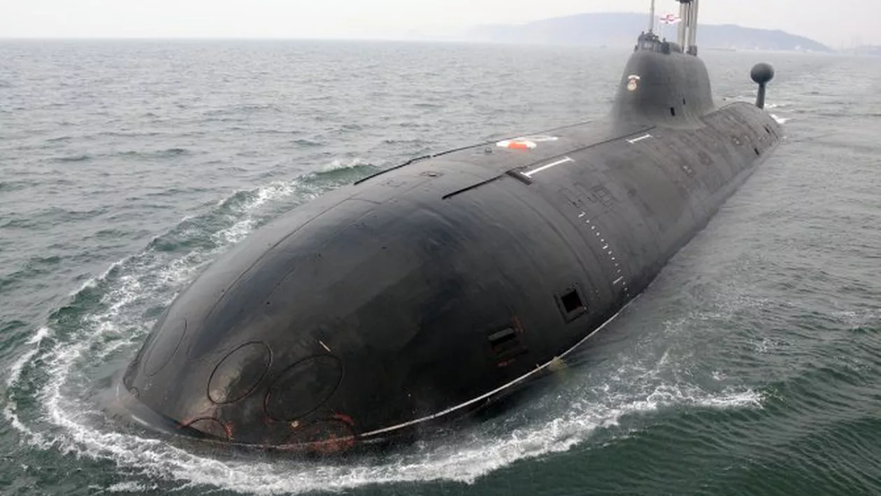 Un submarin rusesc nuclear emite radiaţii la un nivel de 100.000 de ori mai mare decât cel normal (FOTO)