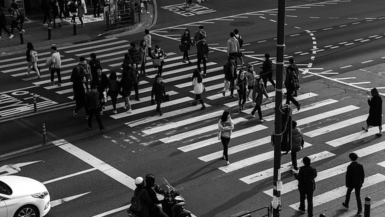 ȘOC! Bomba din Codul Rutier EXPLODEAZĂ: Pietonii români, AMENDAȚI cu sume cuprinse între 290 și 435 de lei!