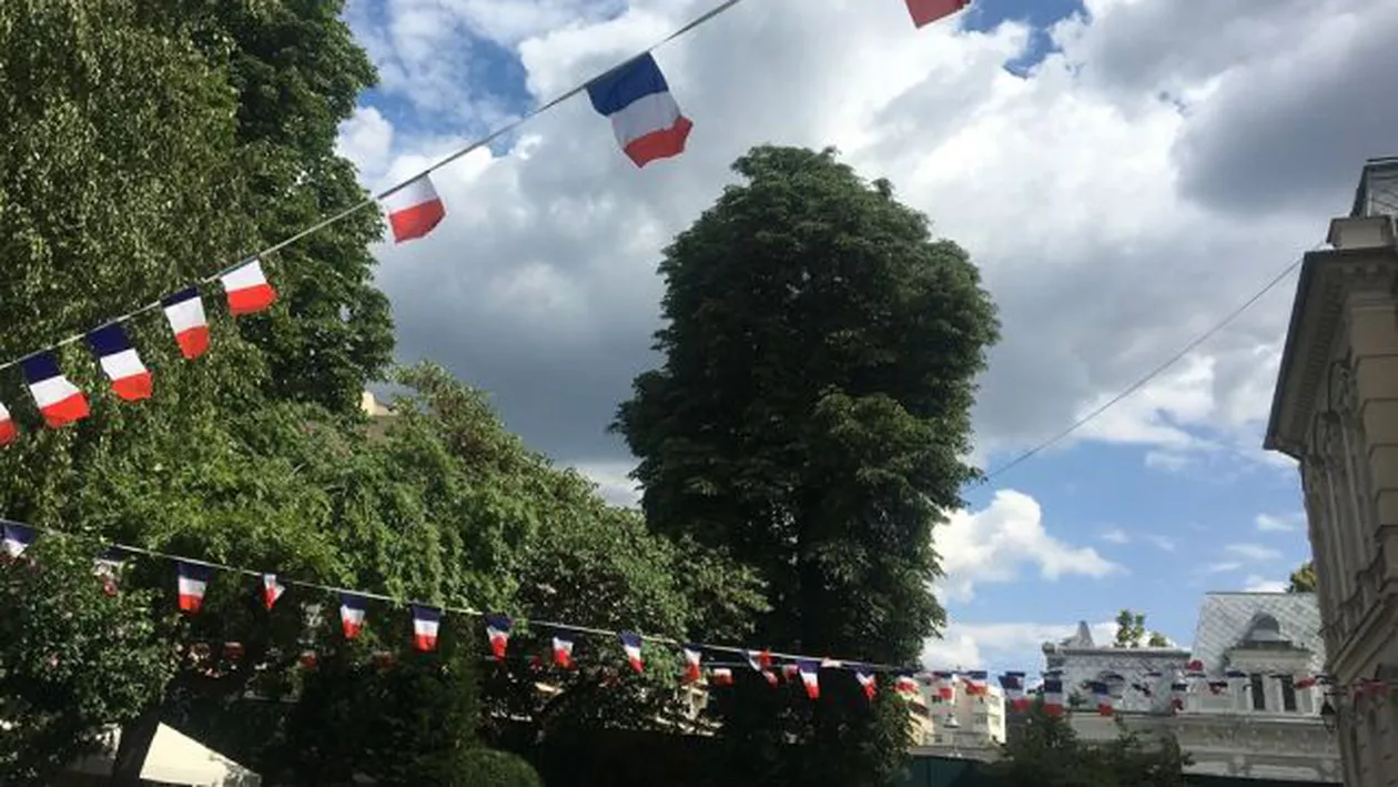 Ziua naţională a Franţei, sărbătorită în avans la Ambasada din Bucureşti: Kovesi, Lazăr și Klemm participă la recepție. Cine este marele absent (VIDEO)