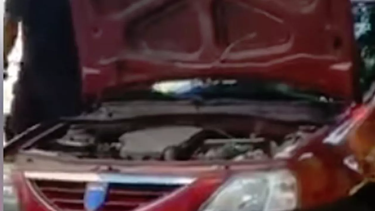 Viral pe Facebook: Incredibil ce au scos oamenii legii de sub capota unei Dacii Logan (VIDEO)