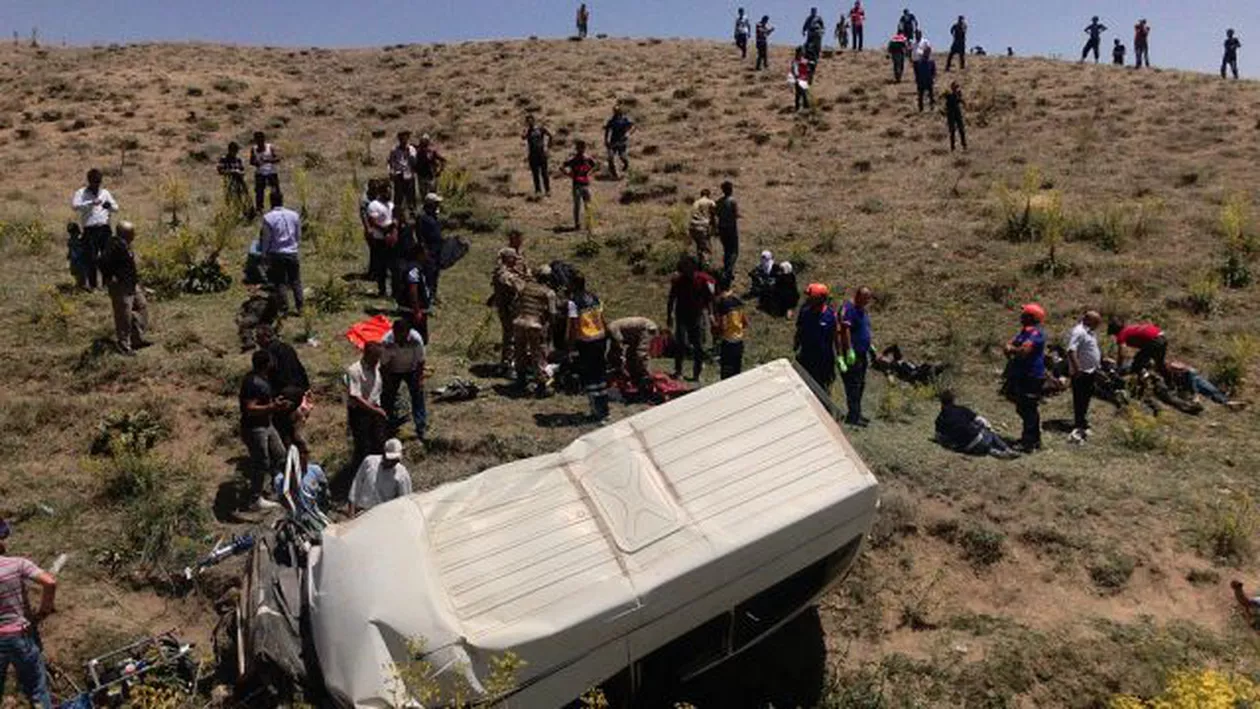 Accident CUMPLIT în Turcia: Cel puțin 15 oameni au murit, iar alți 50 au fost răniți (FOTO, VIDEO)