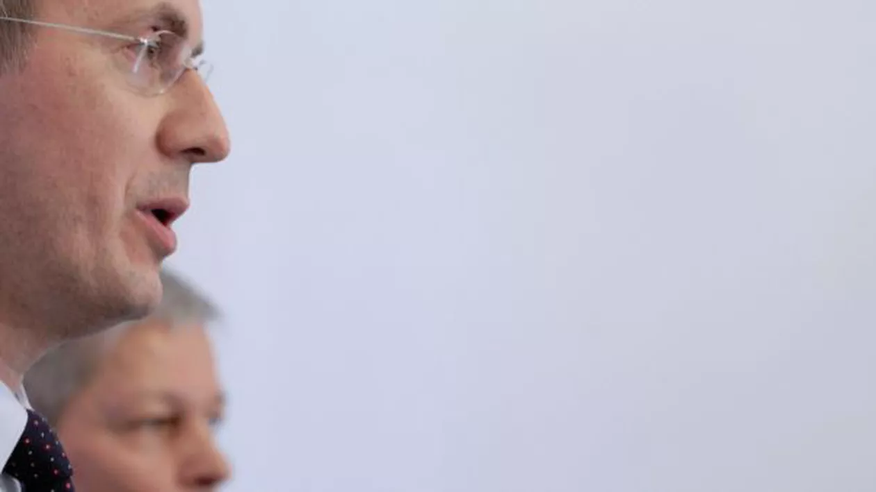 OFICIAL. Barna, candidatul USR-PLUS la prezidenţiale. Cioloș: PSD nu poate fi considerat o forță democratică, e o structură de clan care ține zone întregi în sărăcie