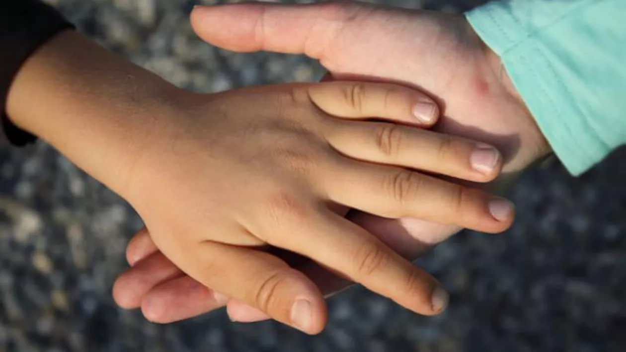 Semnal de alarmă! Mamele MINORE și COPIII LOR: 18.000 de ADOLESCENTE din România au devenit MAME anul trecut!  3.657 sunt la a doua naștere și 673 la a treia