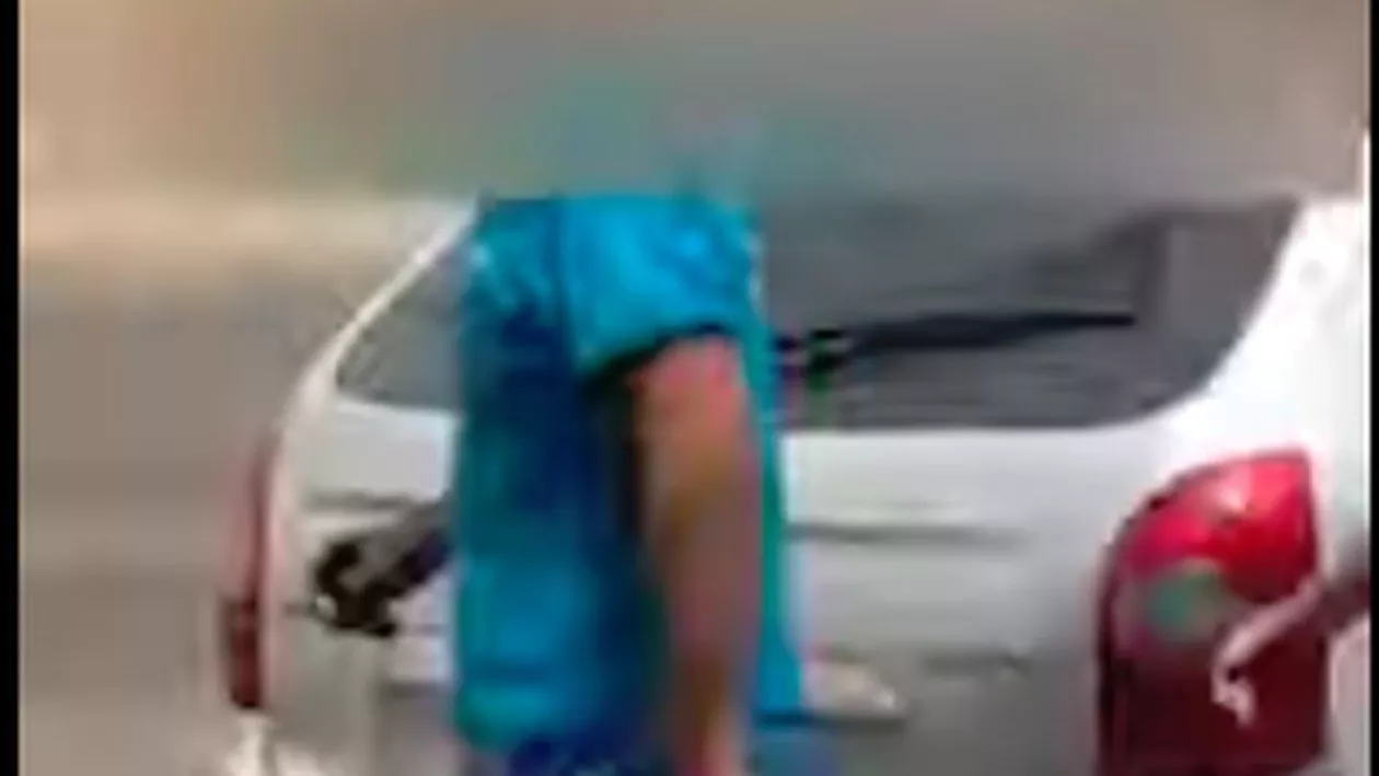 Un arădean se afla pe stradă când a observat o scenă incredibilă. A scos telefonul mobil și a filmat totul. Este HALUCINANT (VIDEO)