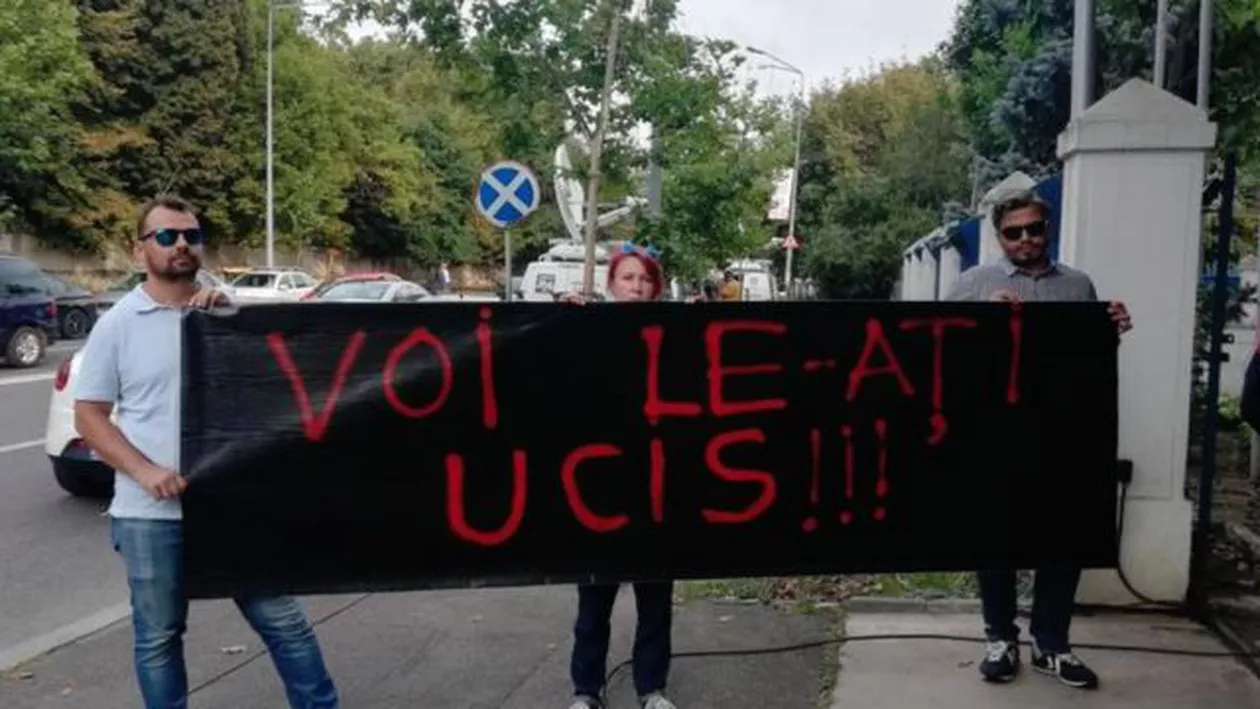 Protest în fața sediului PSD, înaintea ședinței Comitetului Executiv: 'Voi le-ați ucis'. Dăncilă, atacată de protestatari: E în siguranţă fiul dumneavoastră la Curtea de Conturi?”(VIDEO)