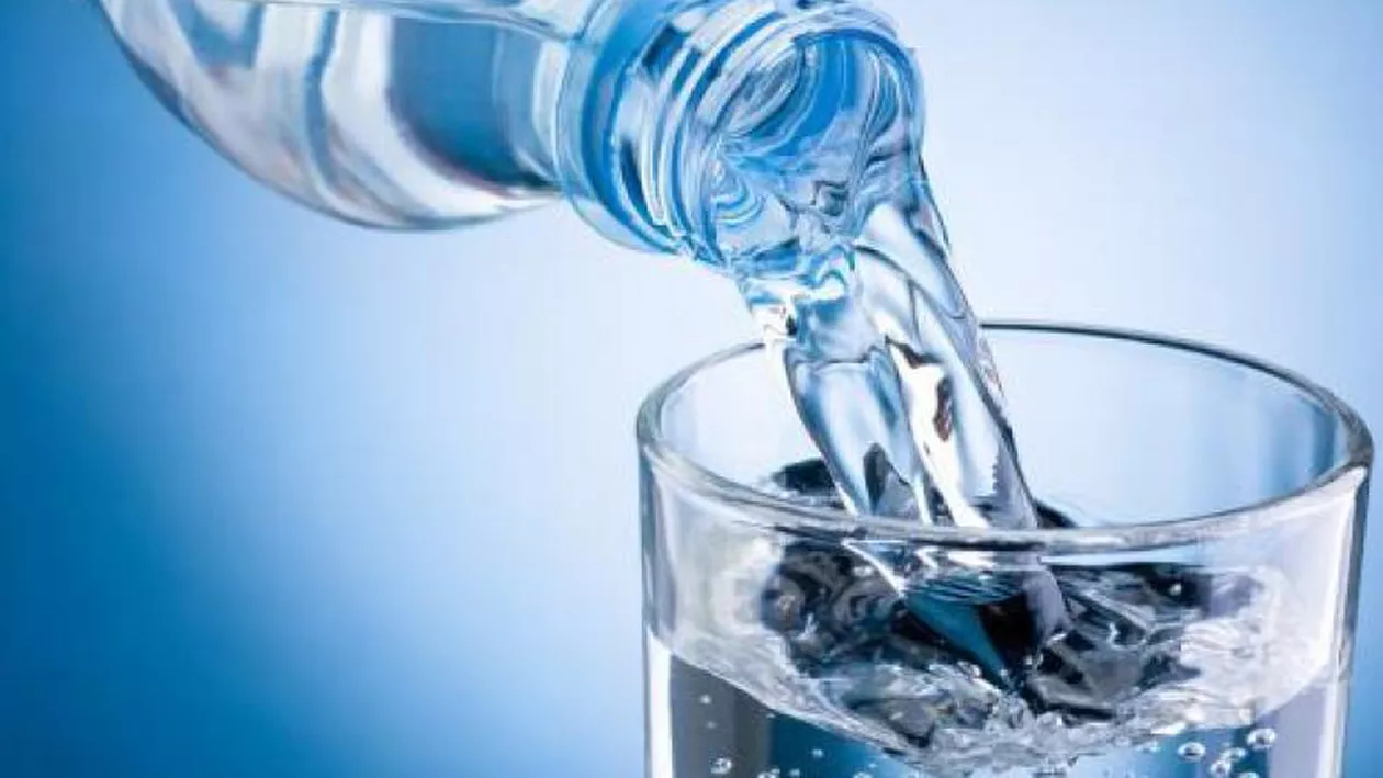 Dieta cu APĂ MINERALĂ, cea mai indicată în curele de slăbire. Rezultatele sunt ULUITOARE