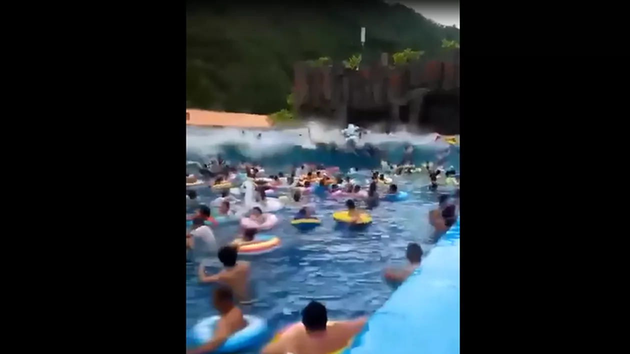 Zeci de răniţi în urma unui 'tsunami' dintr-un parc acvatic (VIDEO)