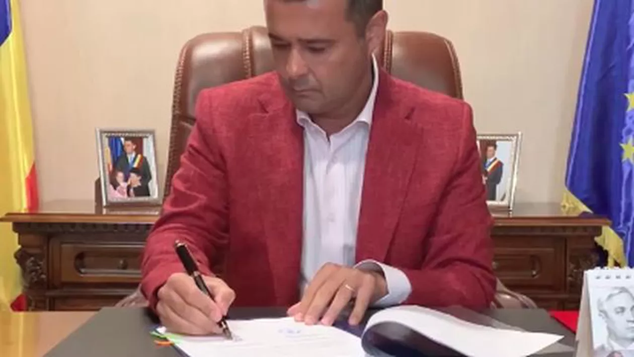 Primarul Daniel Florea a semnat contractul de finanțare cu Ministerul Dezvoltării pentru reabilitarea termică a 22 de imobile din Sectorul 5 (VIDEO)