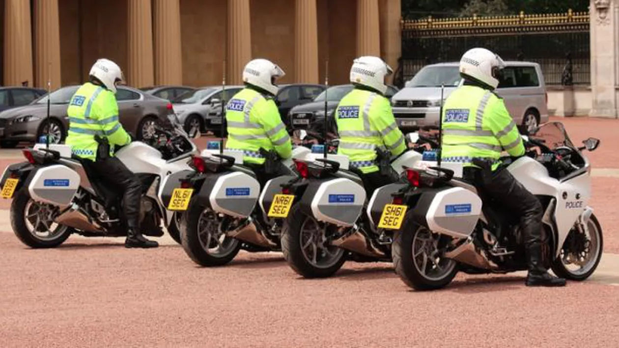 Teroare la Londra: Un ofiţer de poliţie a fost înjunghiat în cap