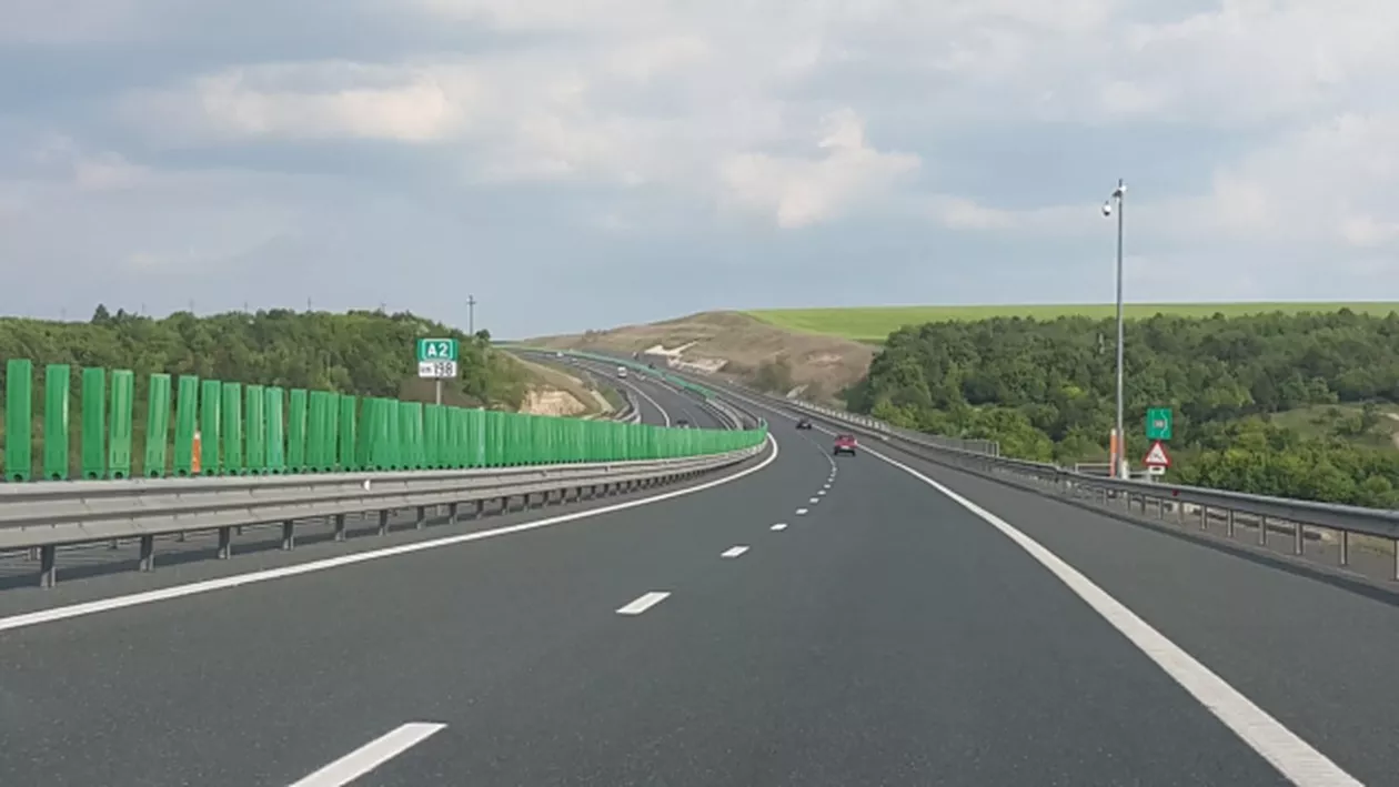 Aglomeraţie şi nervi întinşi la maxim pe Autostrada Soarelui: Se circulă în coloană pe anumite tronsoane