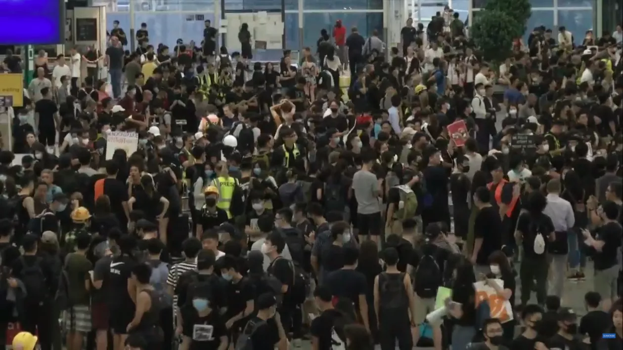 Toate zborurile au fost anulate. Situație fără precedent pe unul dintre cele mai aglomerate aeroporturi din lume (VIDEO)