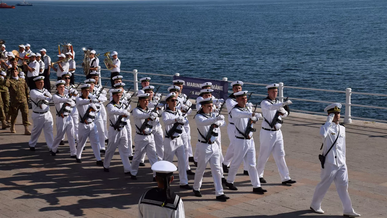 Forțele Navale Române, reprezentații de gală miercuri și joi cu ocazia Zilei Marinei. Imagini spectaculoase de la repetiții (FOTO)