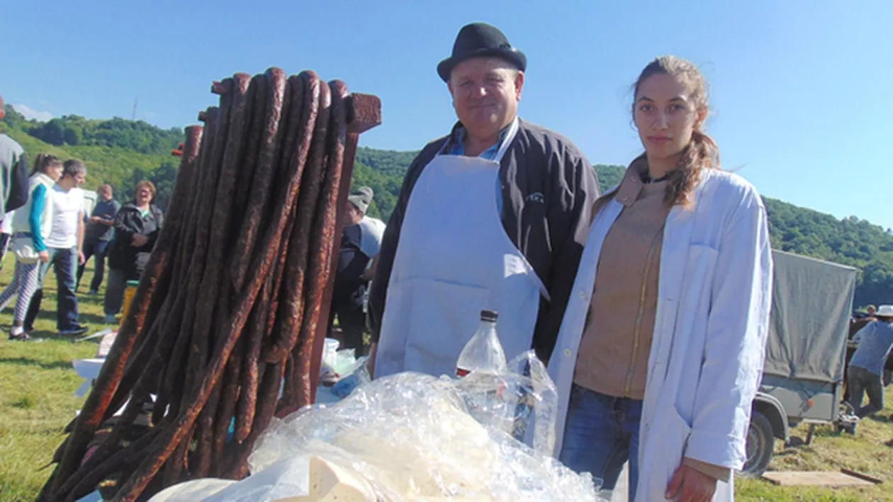 BOMBĂ GASTRONOMICĂ: Nea Ioan Păun a dat lovitura cu CÂRNAŢII de capră!