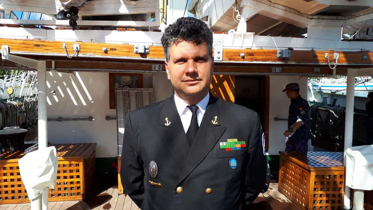 INTERVIU EXCLUSIV// La bordul bricului 'MIRCEA'. Comandatul Târhoacă, despre viața pe mare pentru tinerii cadeți: 'Generația de acum este mult mai conectată la tehnologie, dar a înțeles ce înseamnă sacrificiul, ce înseamnă să fii militar' (FOTO)