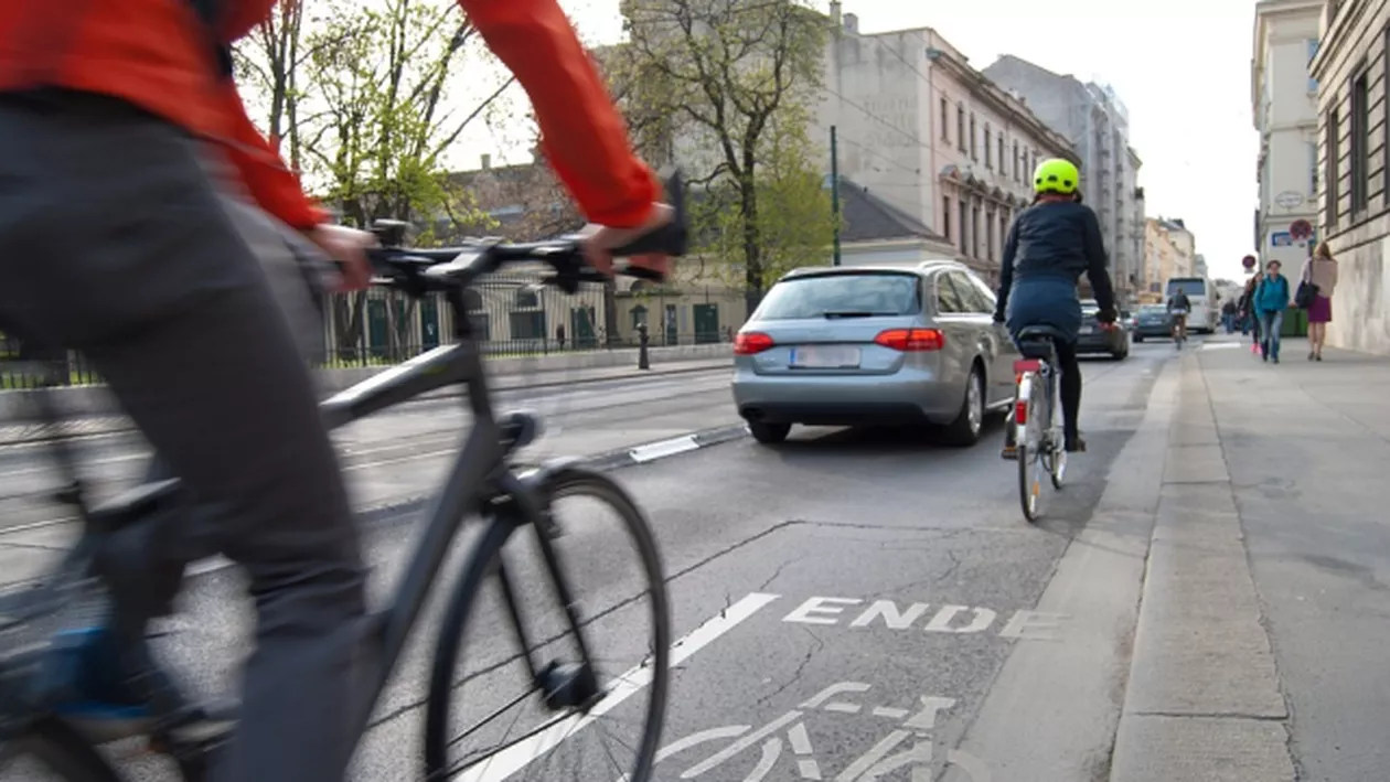 STATISTICĂ ÎNFIORĂTOARE: În România ai cele mai mari 'șanse' din UE să mori într-un accident rutier dacă ești BICICLIST sau PIETON
