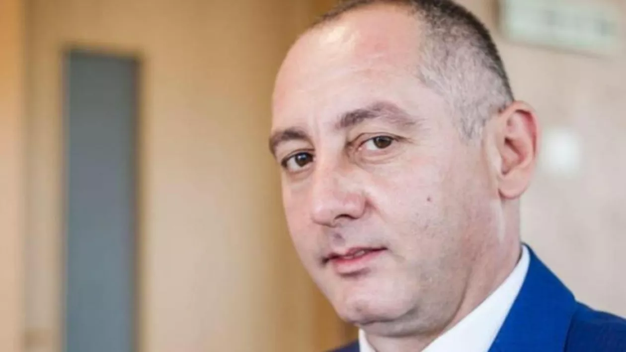 Primar din Gorj, INSULTE GRELE pe Facebook la adresa românilor din diaspora: 'Nişte gunoaie, slugi, spălători de bude în Occident'. Edilul susține că nu e contul lui (FOTO)