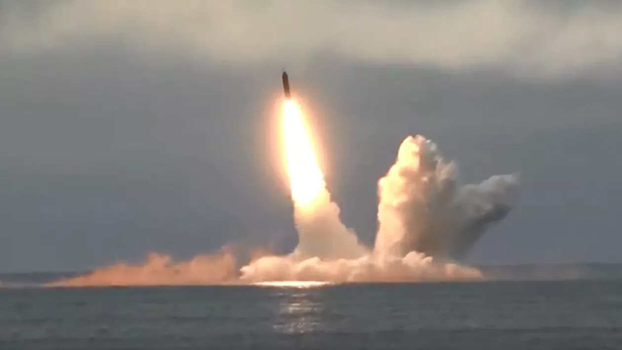 Rusia a lansat două rachete balistice pentru a le verifica 'proprietăţile tehnice'. Ce capacitate de distrugere au (VIDEO)